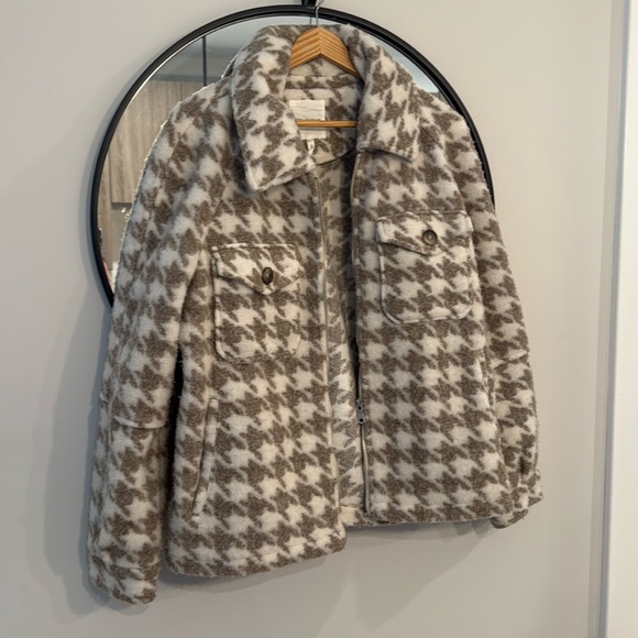 Avec Les Filles Brown and White Houndstooth Plaid Fleece Jacket - Picture 4 of 6